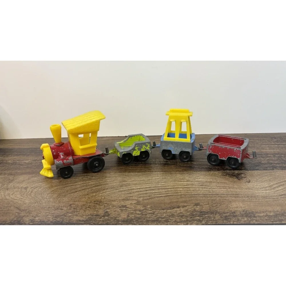 Vintage Tootsie Toy 4 Piece Diecast Train Set Carts Engine
